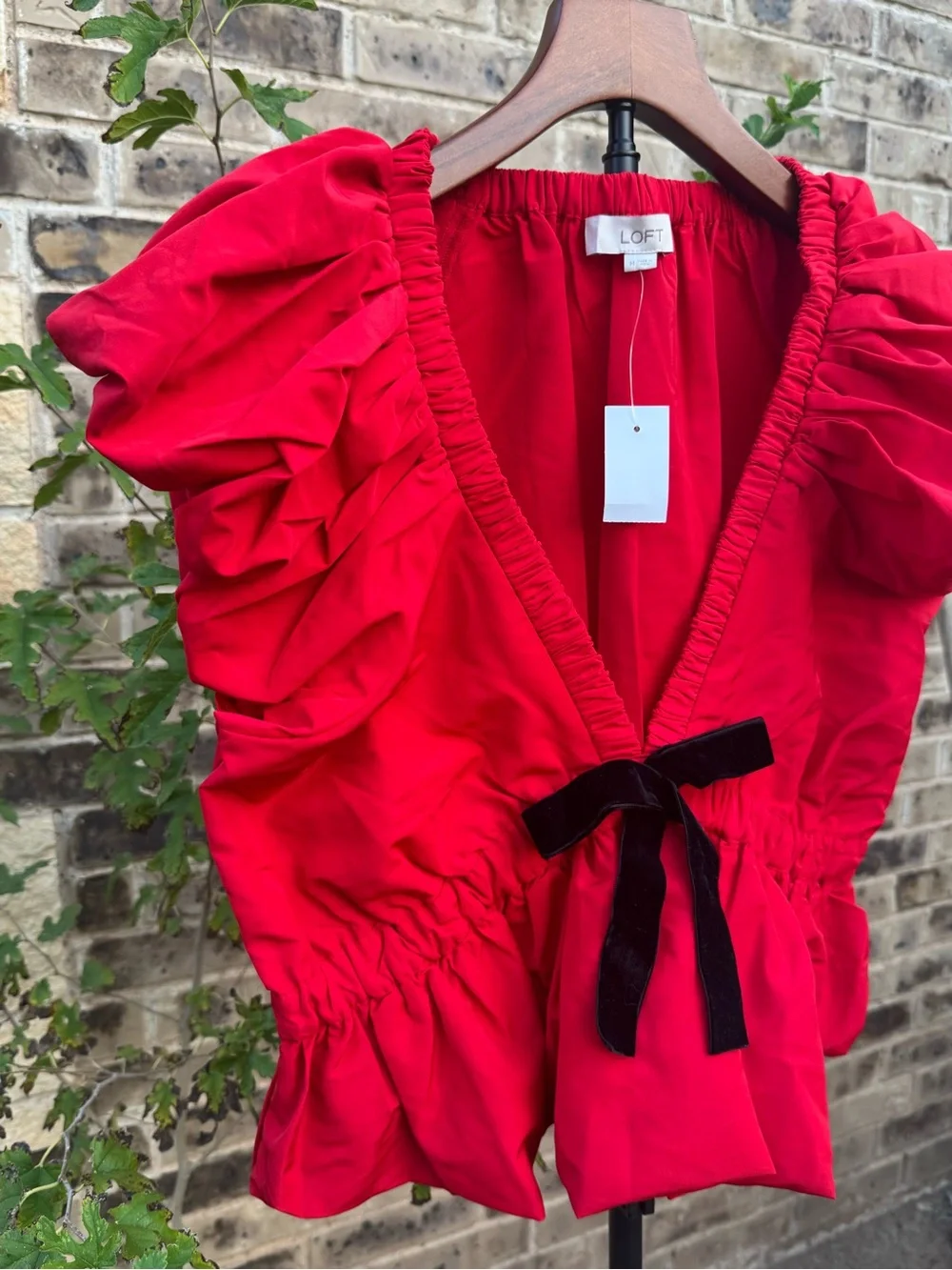 LOFT NWT Red Ruffle Puff Sleeve V-Neck Top with Black Velvet Bow Size L